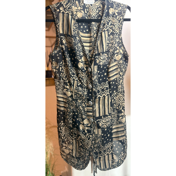 XOXO In America and Abroad Vintage Women's Button Front Sleeveless Blouse - Picture 2 of 6